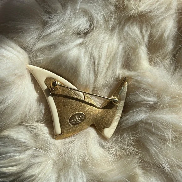 Vintage Givenchy 1970s brooche - Picture 2 of 3
